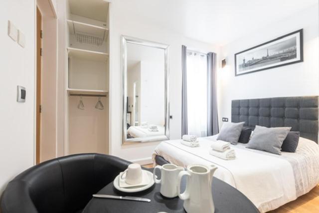 Near Eiffel Tower...Cute Little Studio ปารีส ภายนอก รูปภาพ
